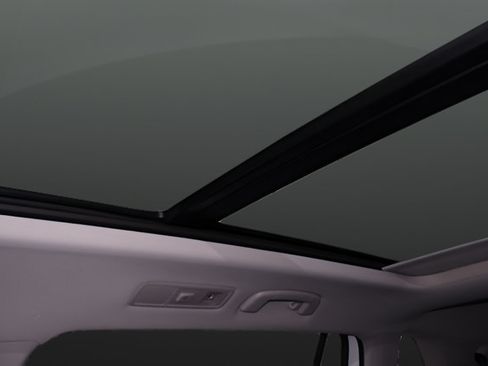 Certified 2023 Volkswagen Tiguan SE w/ Panoramic Sunroof Package FWD image 28
