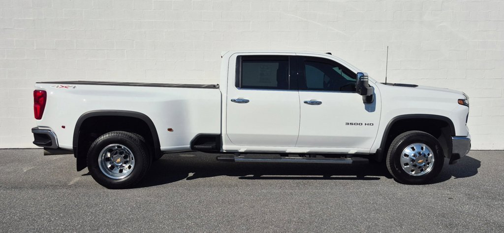 Used 2025 Chevrolet Silverado 3500 LTZ w/ LTZ Plus Package AWD/4WD image 11
