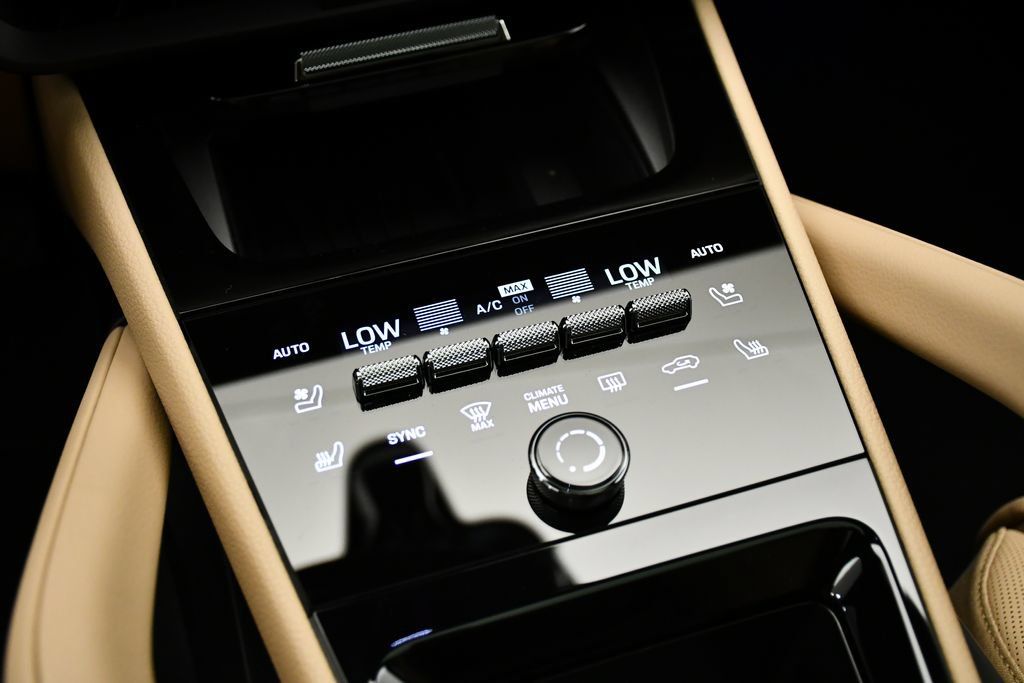 Certified 2025 Porsche Cayenne E-Hybrid Coupe AWD/4WD image 35