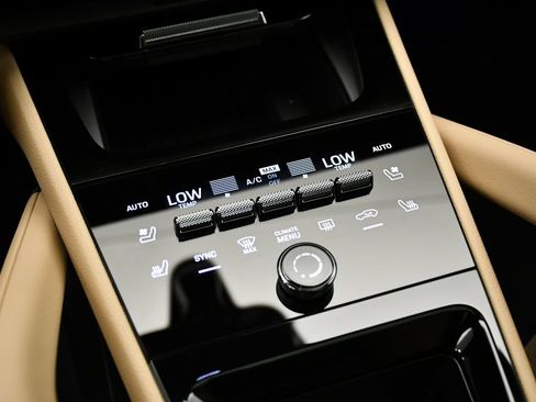 Certified 2025 Porsche Cayenne E-Hybrid Coupe AWD/4WD image 35