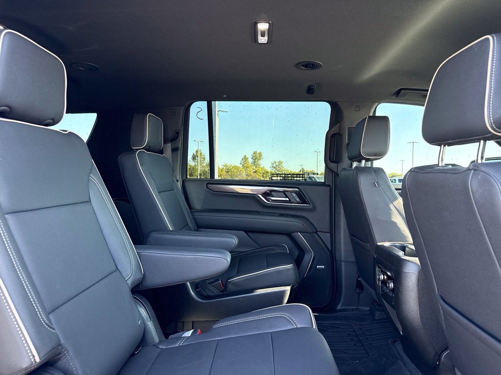 Used 2025 GMC Yukon XL Elevation w/ LPO, Floor Liner Package AWD/4WD image 17