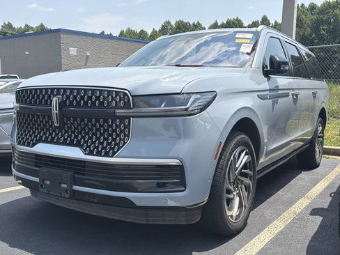 Used 2025 Lincoln Navigator L Reserve AWD/4WD image 1