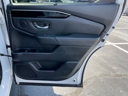 Certified 2025 Honda Pilot EX-L image 34