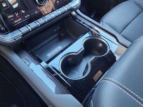 New 2026 GMC Yukon Elevation image 32