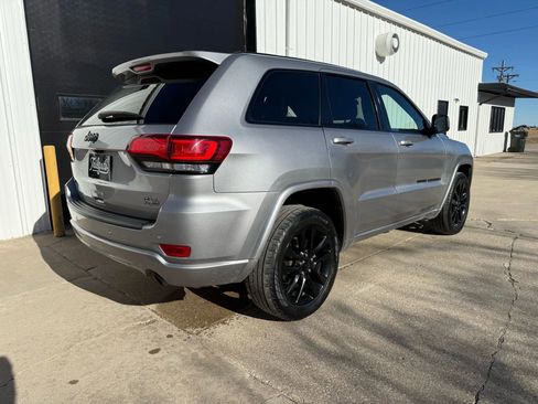 Used 2021 Jeep Grand Cherokee Laredo X image 7
