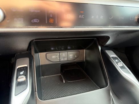 Used 2025 Kia Sorento S FWD image 18