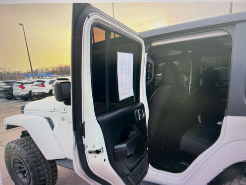 Used 2018 Jeep Wrangler Unlimited Sport S AWD/4WD image 10
