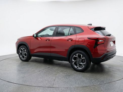 Used 2025 Chevrolet Trax LT w/ LT Convenience Package image 6