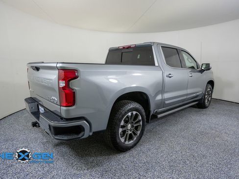 Used 2025 Chevrolet Silverado 1500 High Country w/ Technology Package AWD/4WD image 7