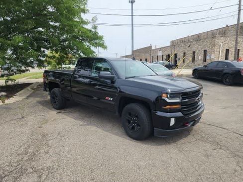 Used 2017 Chevrolet Silverado 1500 LT w/ Midnight Edition AWD/4WD image 8