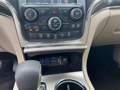 Used 2017 Jeep Grand Cherokee Limited RWD image 28