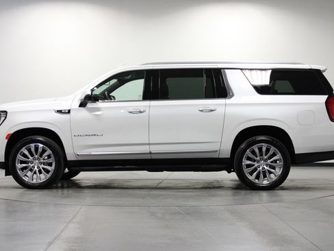 Used 2024 GMC Yukon XL Denali AWD/4WD image 7