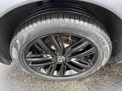 Used 2022 Volkswagen Tiguan SE R-Line image 10