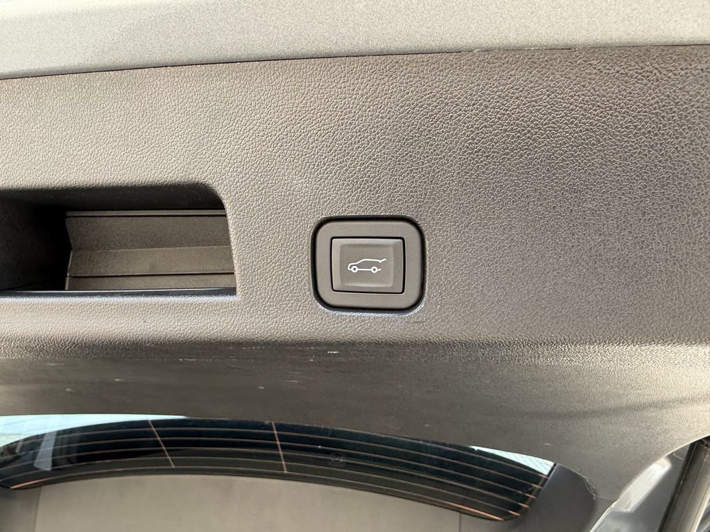 Used 2025 Buick Enclave Preferred AWD/4WD image 13
