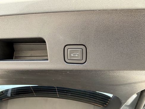 Used 2025 Buick Enclave Preferred AWD/4WD image 13