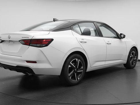 Used 2025 Nissan Sentra SV image 9