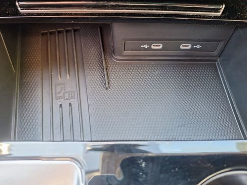 Used 2025 Volkswagen Atlas SE image 17