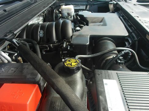 Used 2018 Chevrolet Suburban Premier RWD image 46