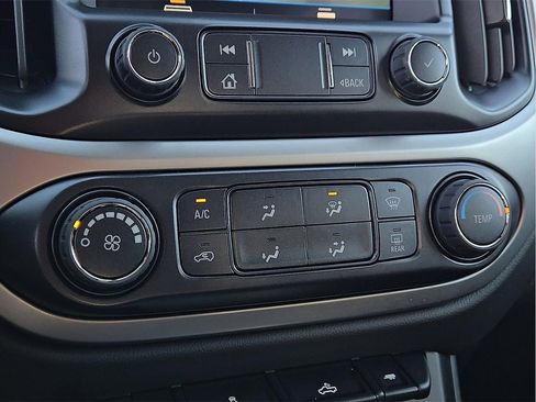 Used 2022 Chevrolet Colorado LT w/ LT Convenience Package image 13