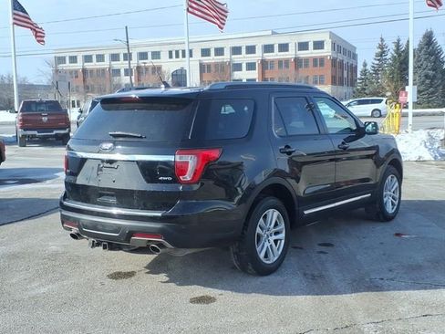 Used 2018 Ford Explorer XLT w/ Equipment Group 202A image 5