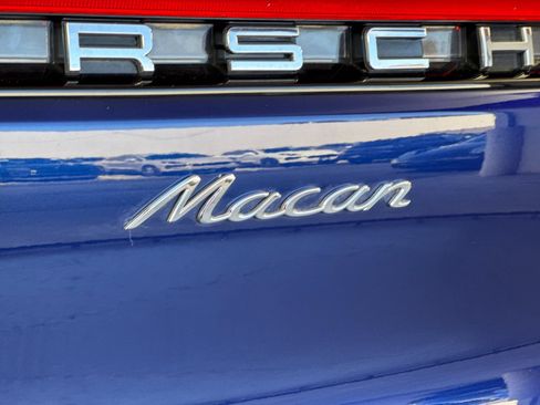 Certified 2022 Porsche Macan AWD/4WD image 34
