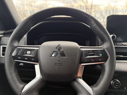 Used 2023 Mitsubishi Outlander SE Black Edition AWD/4WD image 13