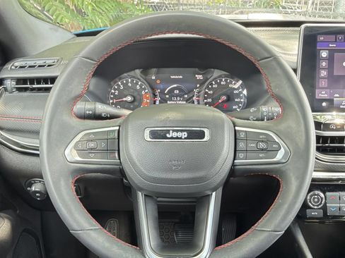 Used 2025 Jeep Compass Trailhawk AWD/4WD image 26