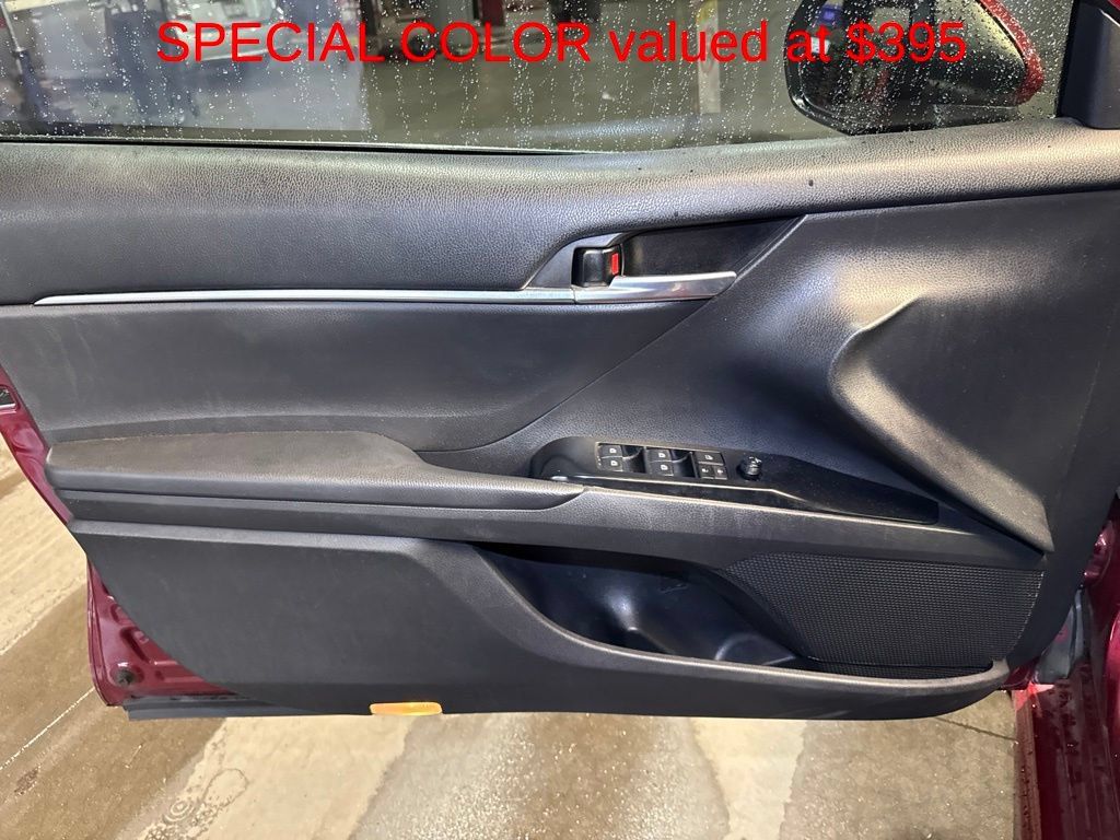 Used 2018 Toyota Camry SE w/ Moonroof Package FWD image 9
