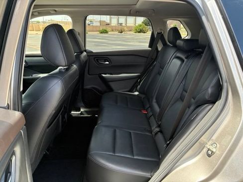 Used 2022 Nissan Rogue SL FWD image 17