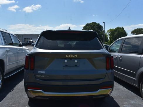 Used 2025 Kia Sorento S w/ Panoramic Sunroof Package FWD image 6