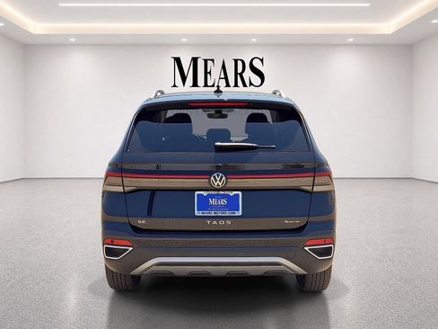 Used 2025 Volkswagen Taos SE AWD/4WD image 4