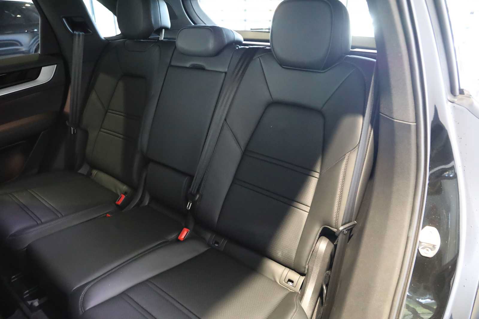 Used 2026 Porsche Cayenne AWD/4WD image 19