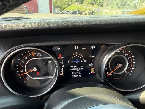 Used 2020 Jeep Gladiator Overland AWD/4WD image 11