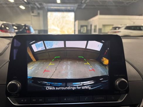 Used 2025 Nissan Altima 2.5 SV image 17