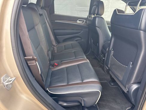 Used 2014 Jeep Grand Cherokee Overland w/ Advanced Technology Group AWD/4WD image 21
