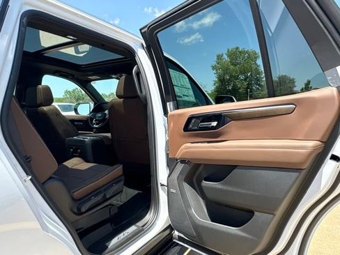 New 2026 Chevrolet Tahoe High Country w/ Sun And Tow Package AWD/4WD image 37