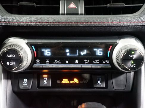 Used 2023 Toyota RAV4 SE w/ Weather & Moonroof Package image 21