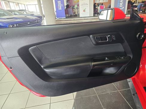 Used 2017 Ford Mustang Coupe image 8