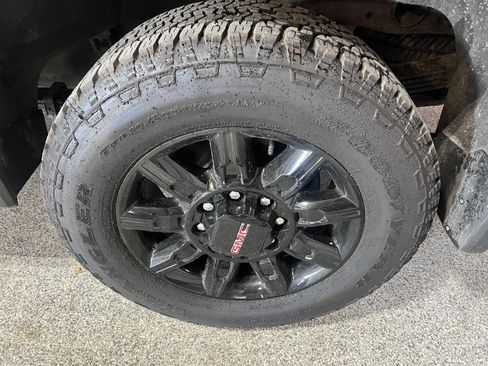 Used 2024 GMC Sierra 2500 AT4 w/ AT4 Premium Plus Package AWD/4WD image 27