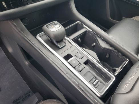 Used 2024 Nissan Pathfinder SL image 26