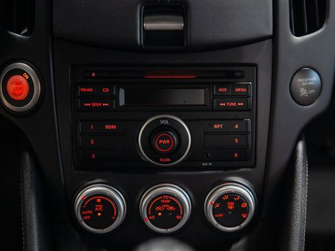 Used 2014 Nissan 370Z Coupe RWD image 27