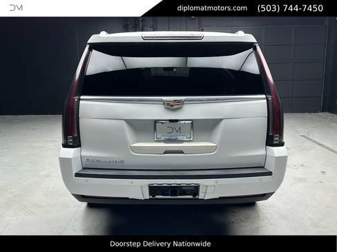 Used 2019 Cadillac Escalade ESV Platinum image 5