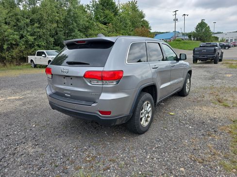 Used 2018 Jeep Grand Cherokee Laredo AWD/4WD image 3