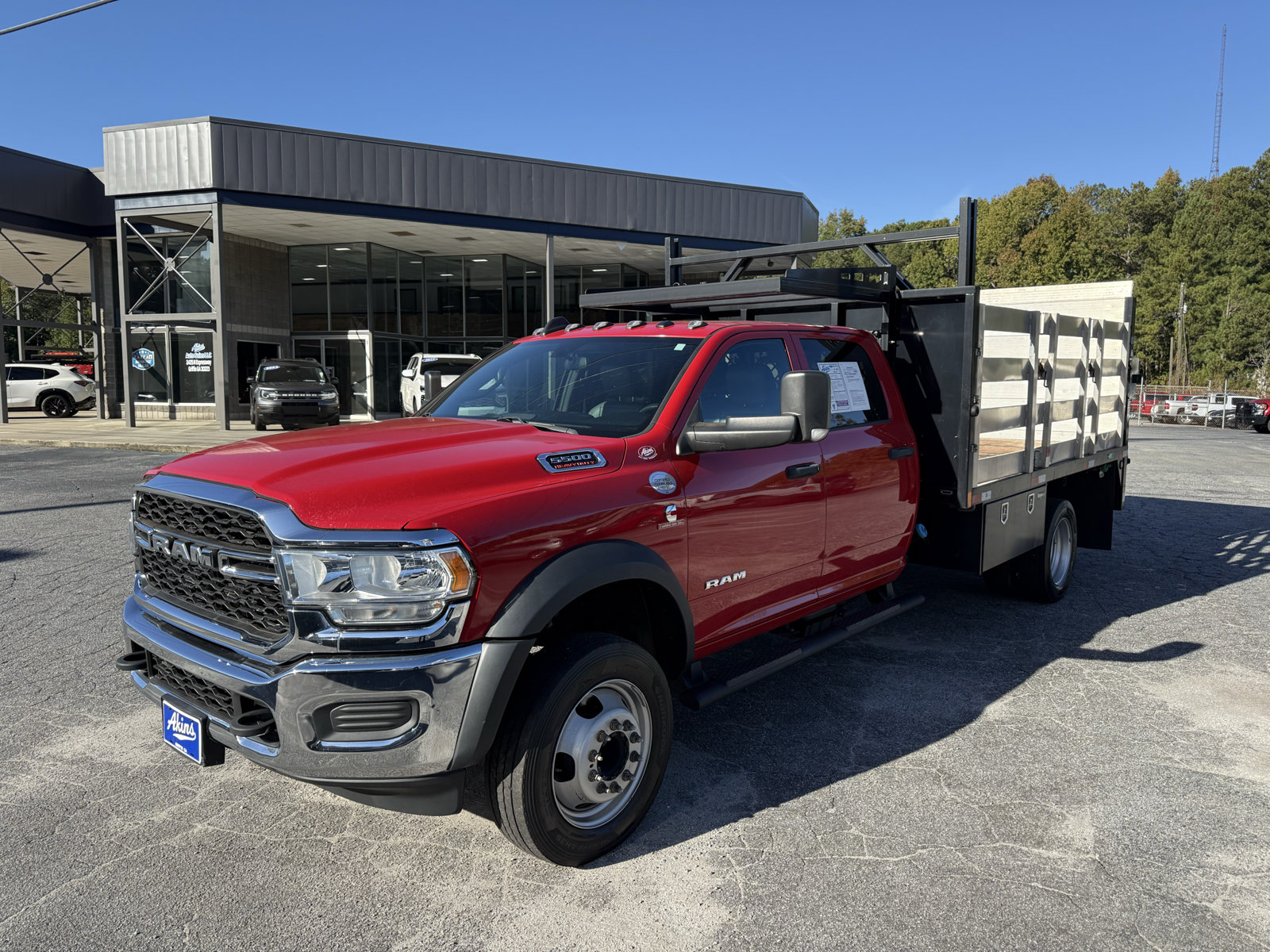 Used 2022 RAM 5500 Tradesman w/ Chrome Appearance Group RWD image 3