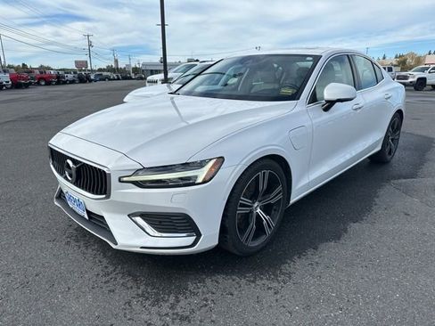 Used 2019 Volvo S60 T8 Inscription image 3