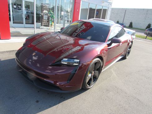 Used 2023 Porsche Taycan RWD image 2