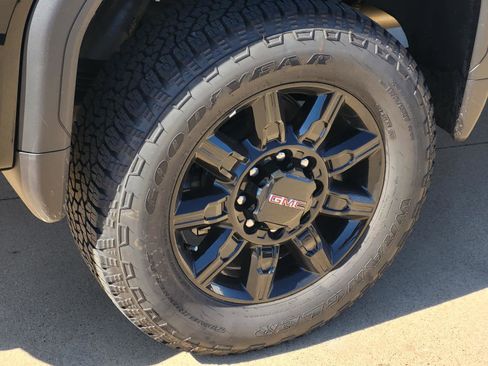 New 2026 GMC Sierra 2500 AT4 w/ AT4 Premium Plus Package image 6