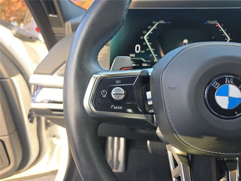 Used 2024 BMW 740i image 32