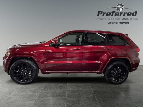 Used 2019 Jeep Grand Cherokee Altitude AWD/4WD image 10