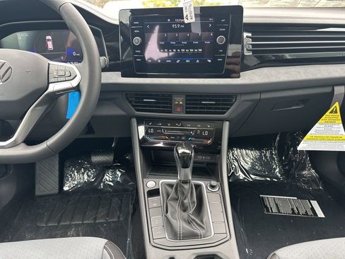 New 2025 Volkswagen Jetta SE image 15